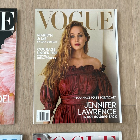 4 Vogue Magazines - Picture 5 of 5